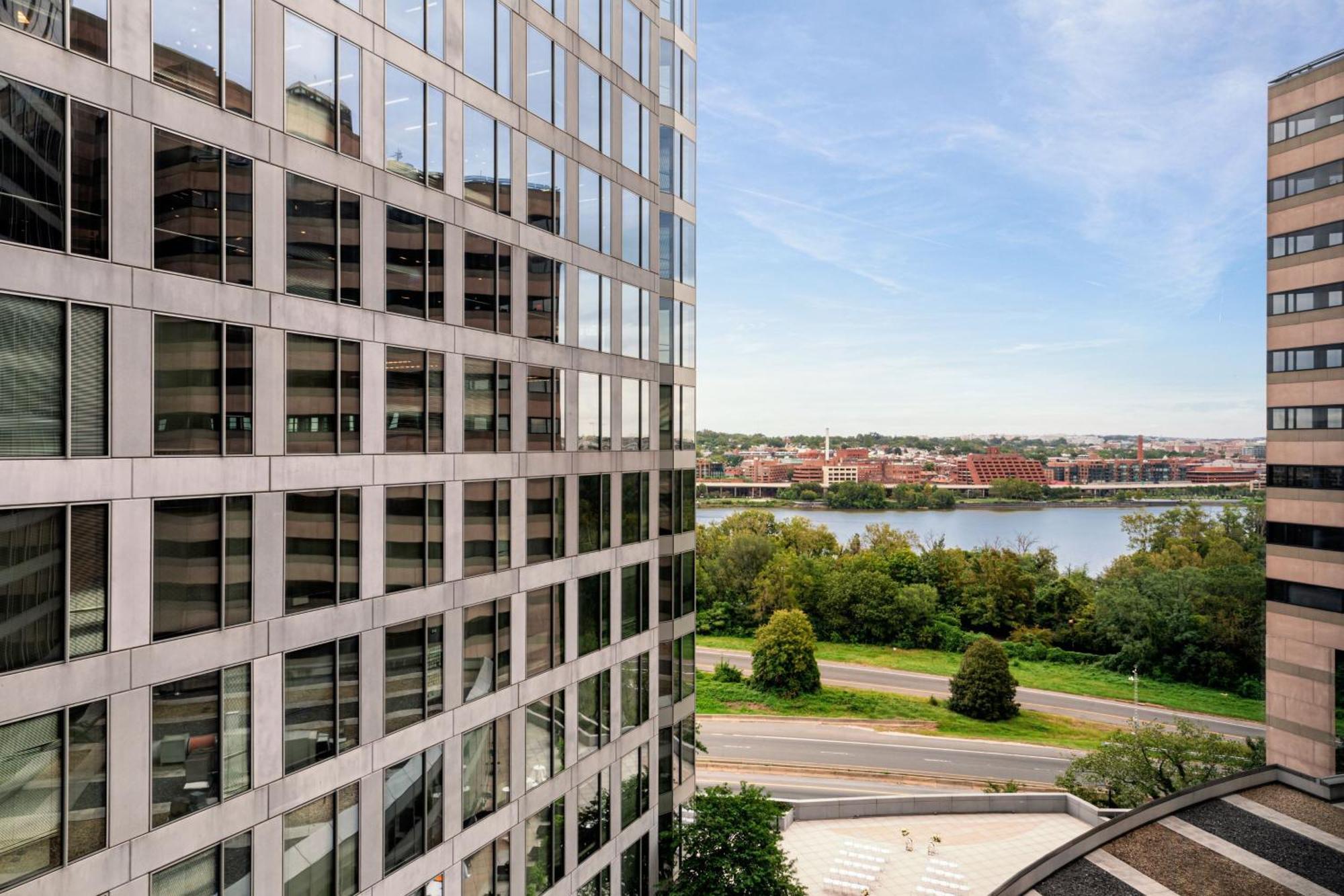 Le Meridien Arlington Hotel Exterior photo